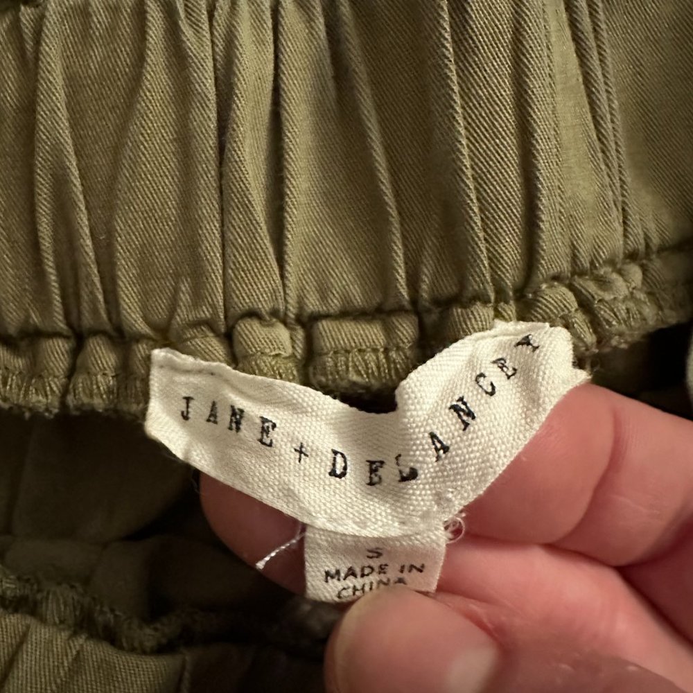 NWOT Jane + Delancey Sage Green Linen Elastic Waist Shorts Sz S - Picture 2 of 4